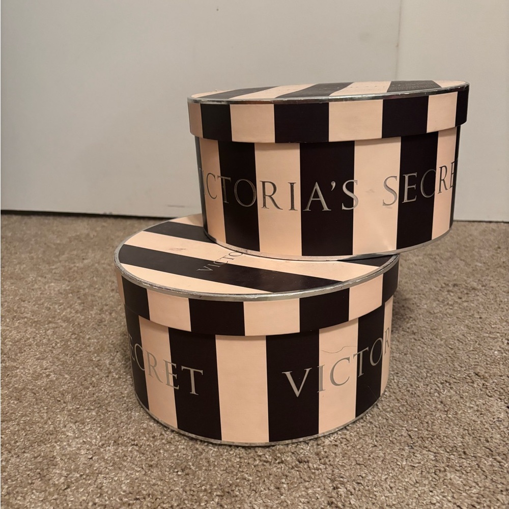 Victoria's Secret Black and Cream Round Boxes